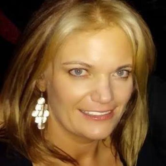 Meet your Posher, Lora - Picture 1 of 1